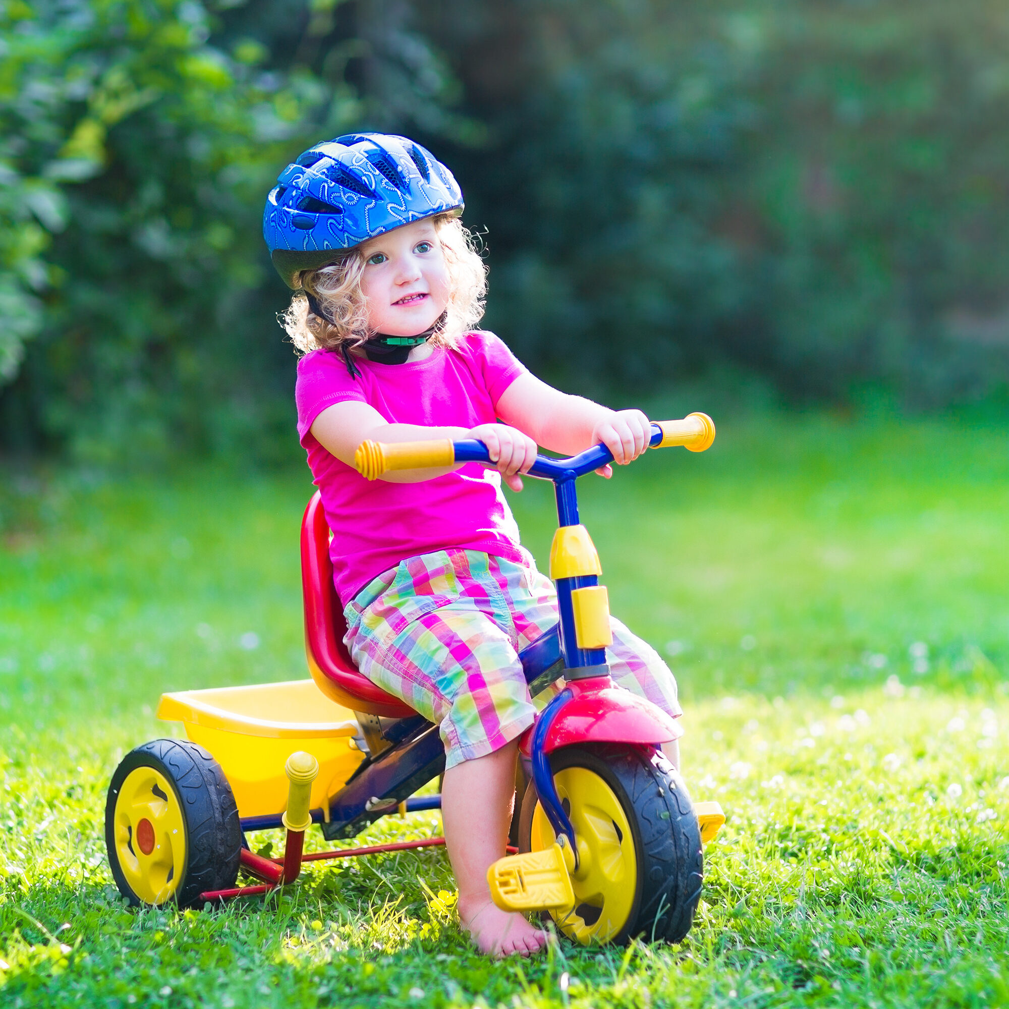 bike riding girl 3 wheel